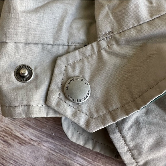 Members Only Men's Vintage Jacket XL Beige Windbreaker Tan with Green Trim Zip - Picture 5 of 15